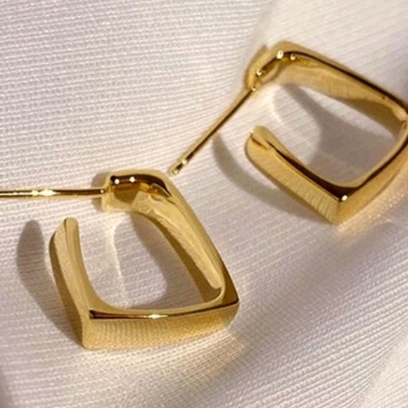 New Design Geometric Metallic Square Shape Hoop Earrings For Women NWT - Picture 4 of 4